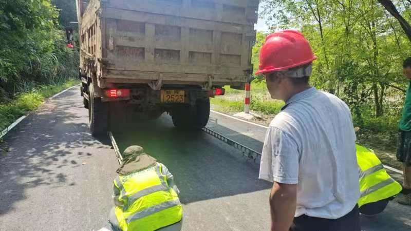 石臺車前路，路面及交通安全設施檢測